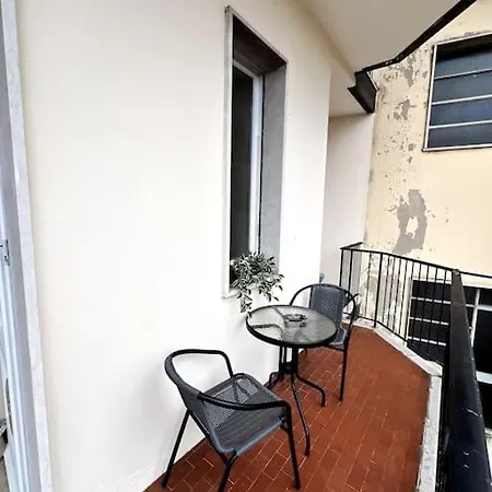 Apartment Bra-z *